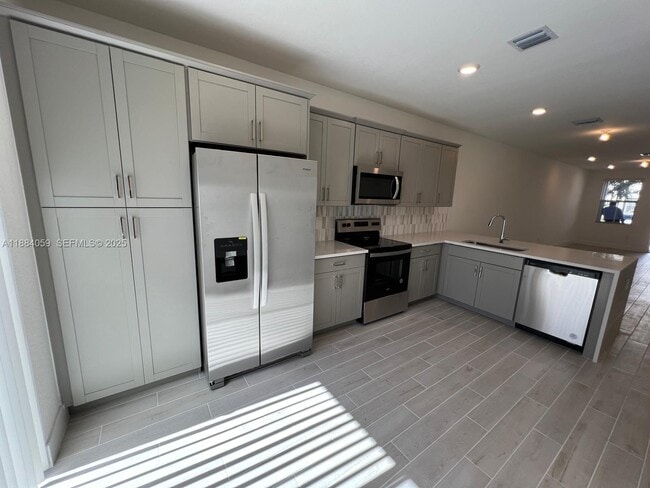 Building Photo - 109 SW 170th Ave