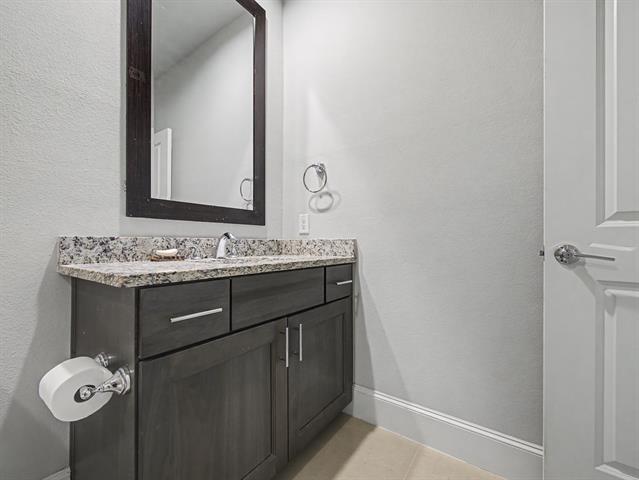 Building Photo - 704 18th St