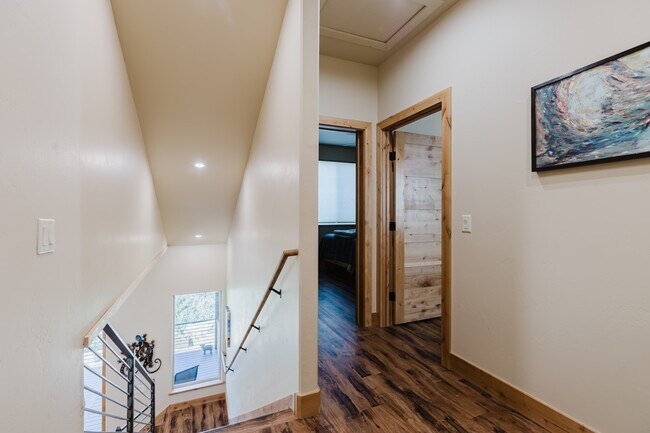 Building Photo - 642 Twincreek Cir