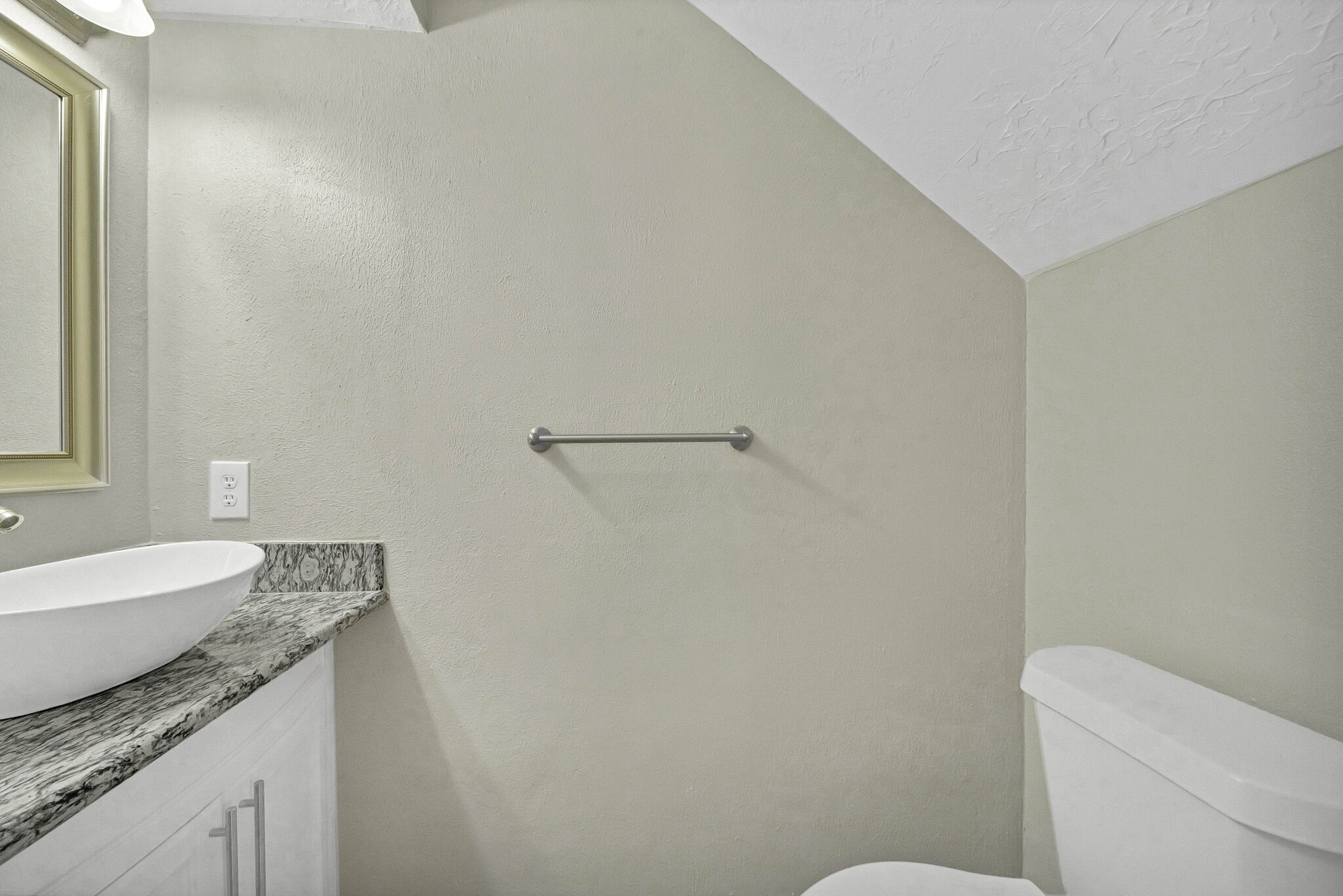 Powder Room - 1211 Sand Stone Dr