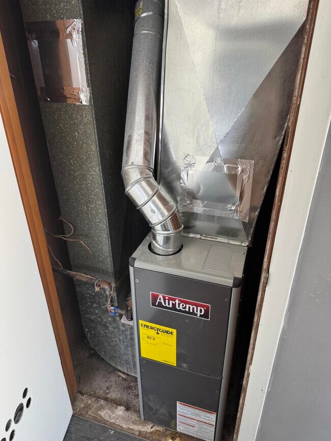 Building Photo - 1802 W Keefe Ave