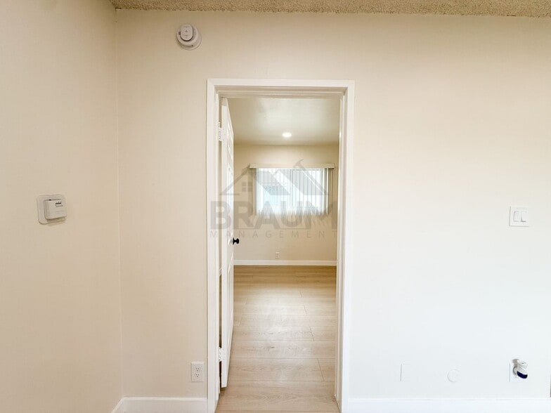 Building Photo - 13129 Oxnard St