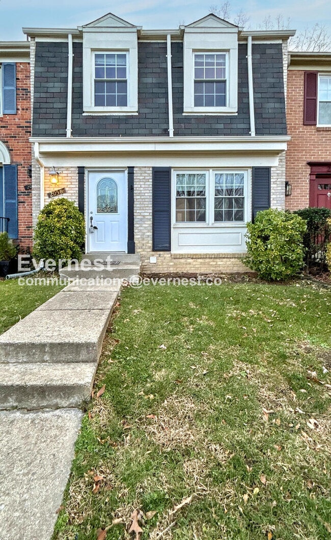 Primary Photo - 2058 Mayflower Dr