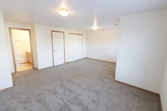 Building Photo - 3 Bedroom 2.5 Bathroom  Townhome