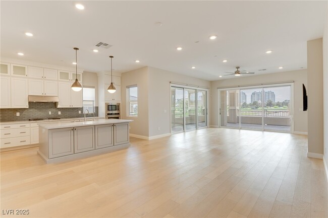 Building Photo - 9133 Las Manaitas Ave