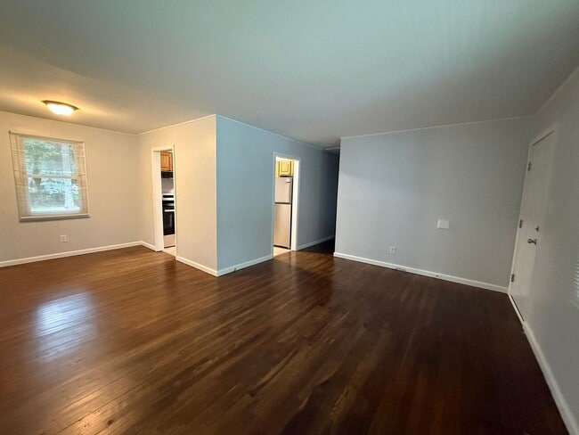 Building Photo - 515 Oak Ln