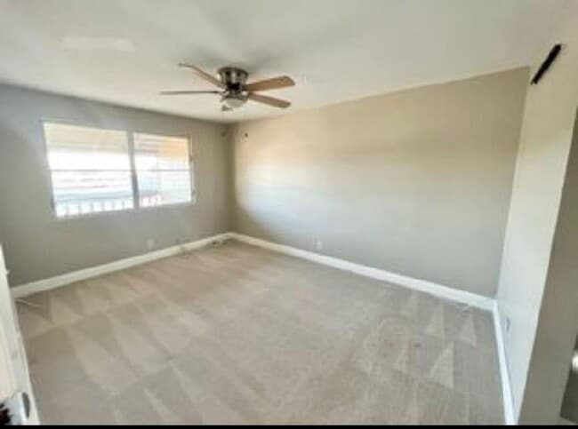 Building Photo - Pet friendly, upgraded and spacious 5 bedr...