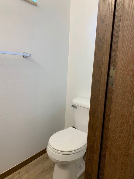Half bath - 456 Mulberry Dr