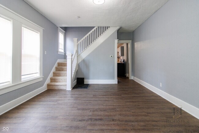 Building Photo - 614 N Temple Ave