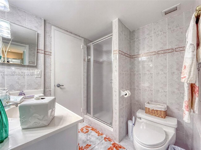 Building Photo - 5701 Collins Ave