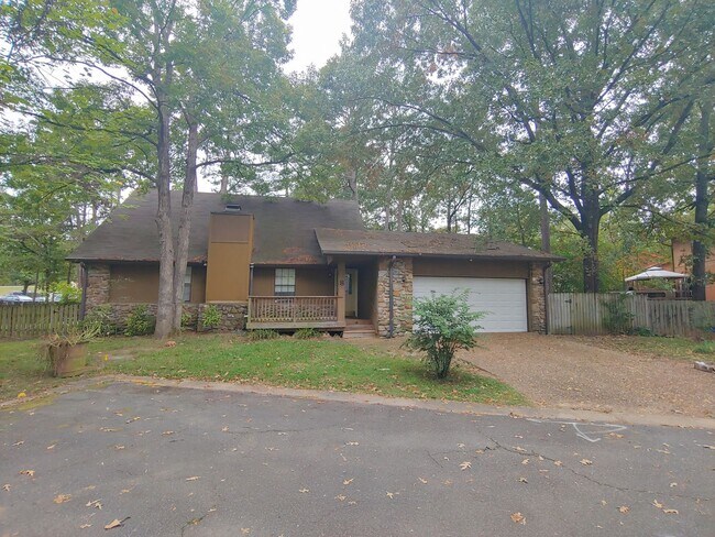 Building Photo - 8 Hickory Ln