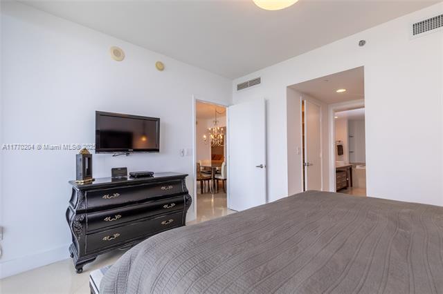 Building Photo - 495 Brickell Ave