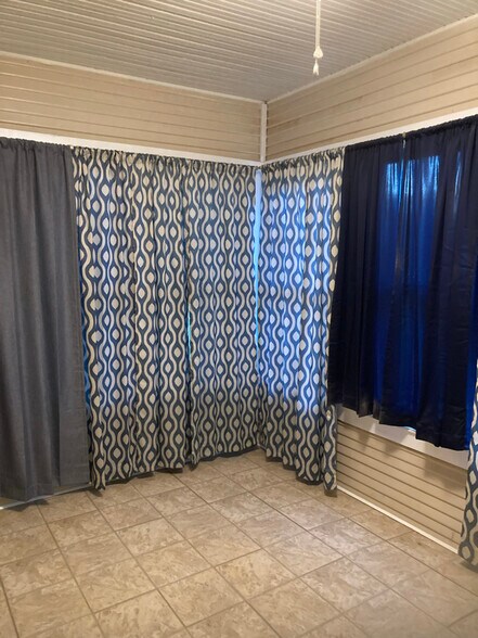 Building Photo - 710 Jeanette St