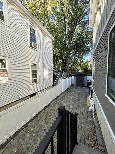 Building Photo - 19 Gorham St