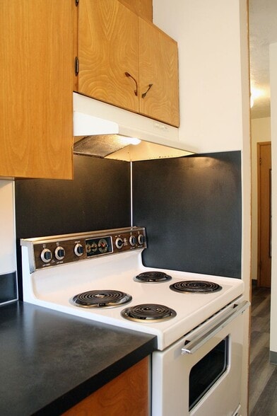 Building Photo - 930 SW Gibbs St