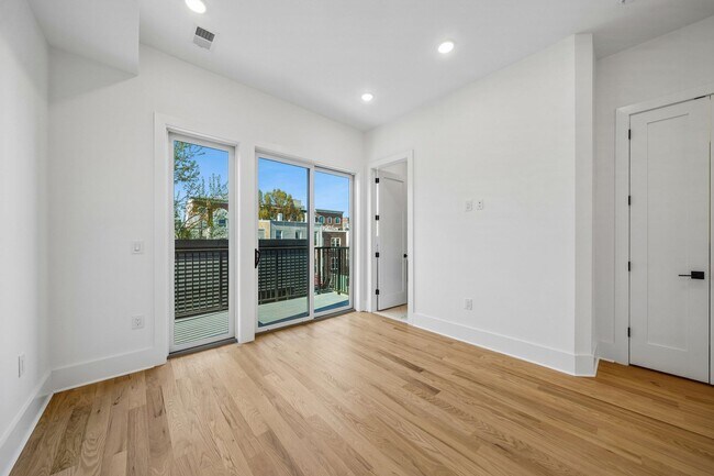 Building Photo - 169 Bowers St