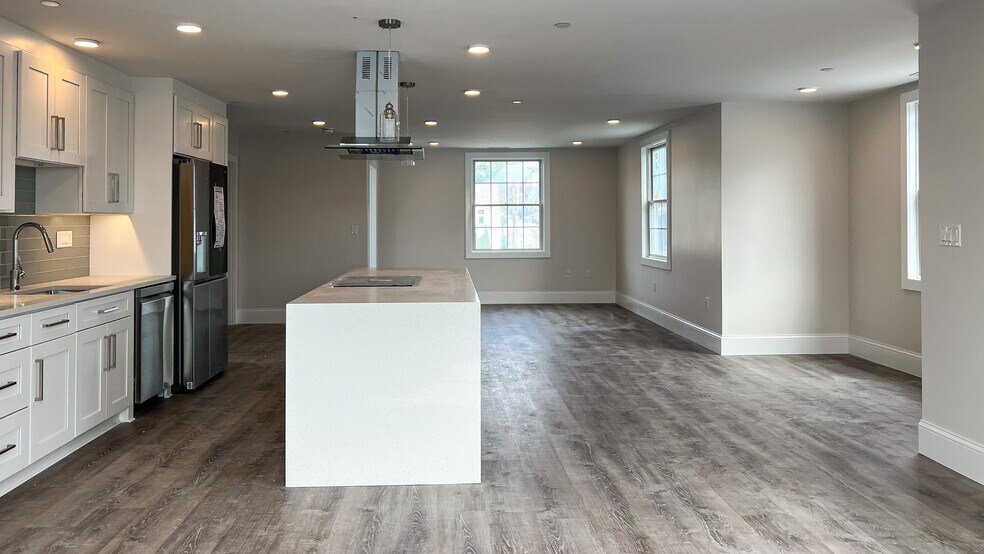 Building Photo - 131 Cambridge St