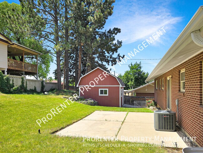 Building Photo - 1094 Beverly Way