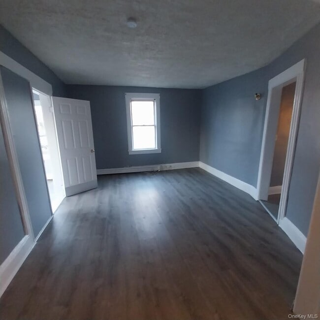 Building Photo - 40 Harts Ave