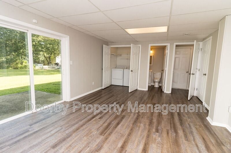Building Photo - 1345 Cenora Ln