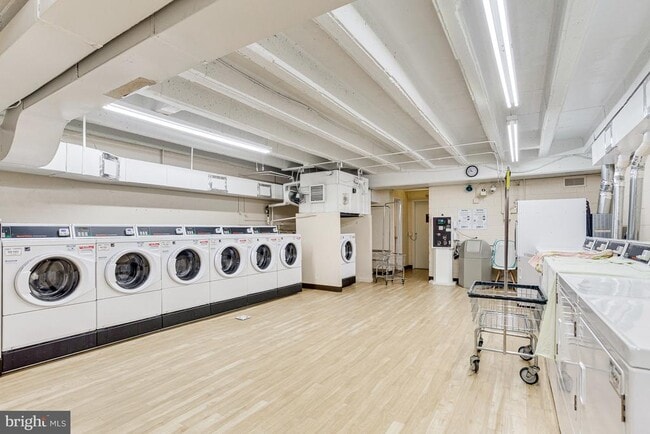 Building Photo - 1425 4th St SW