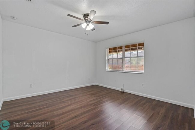 Building Photo - 323 NW 97th St