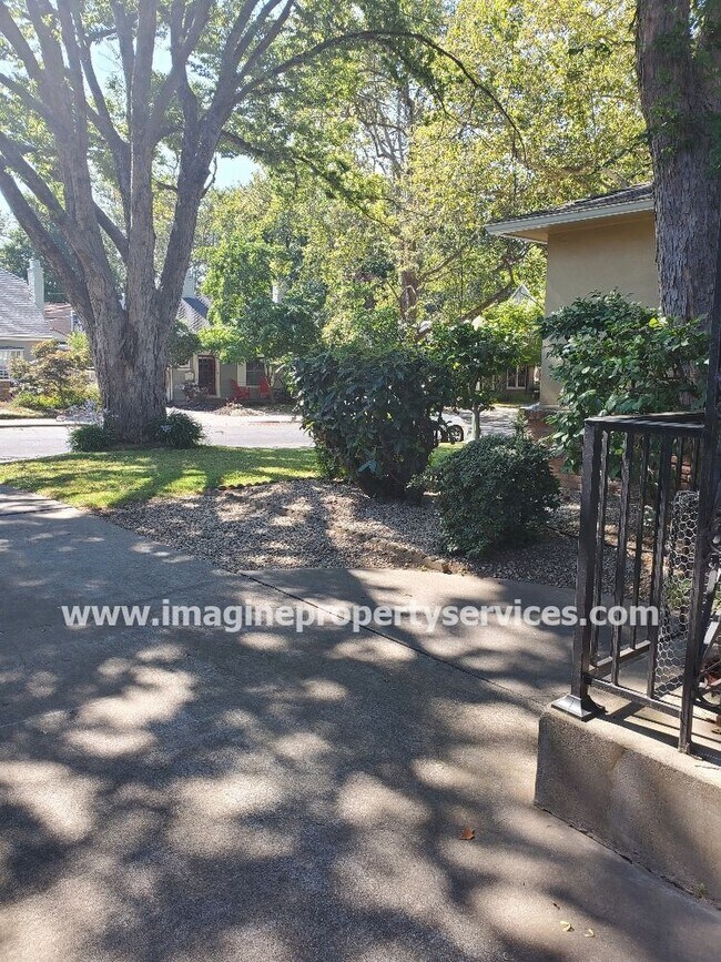 Building Photo - Charming Home For Rent