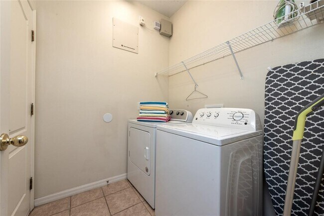 Building Photo - 170 Essex Pl