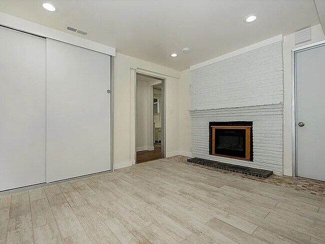 Building Photo - Classic Fauntleroy Home on a Spacious Lot ...