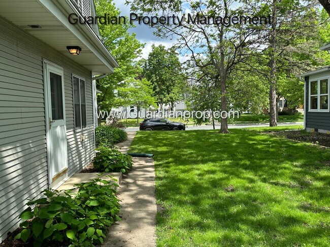 Building Photo - Downtown Hopkins SFH, Fenced Yard, Patio, Spacious Primary, 4 Car Detached Garage