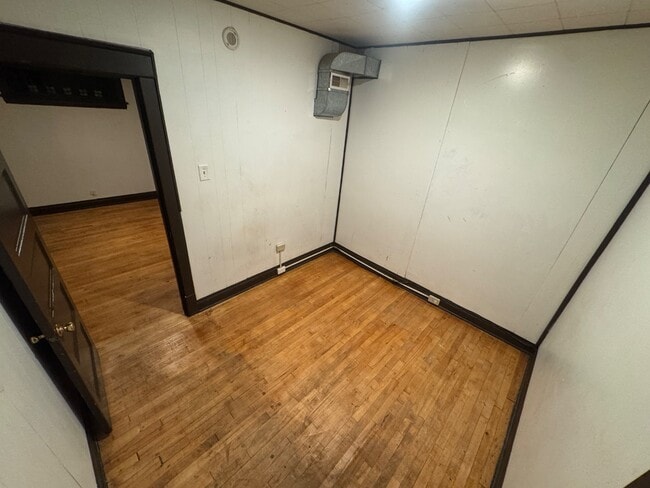 Building Photo - 2628 W 3rd St