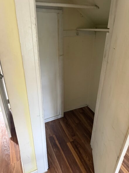 Building Photo - 2 Kent Rd