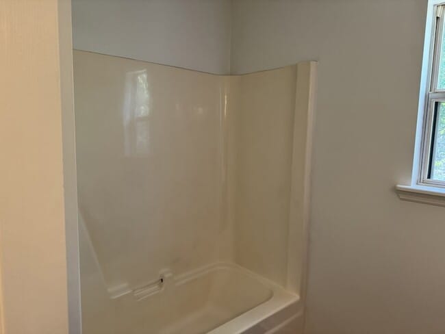 Building Photo - 10125 N Twin Springs Rd