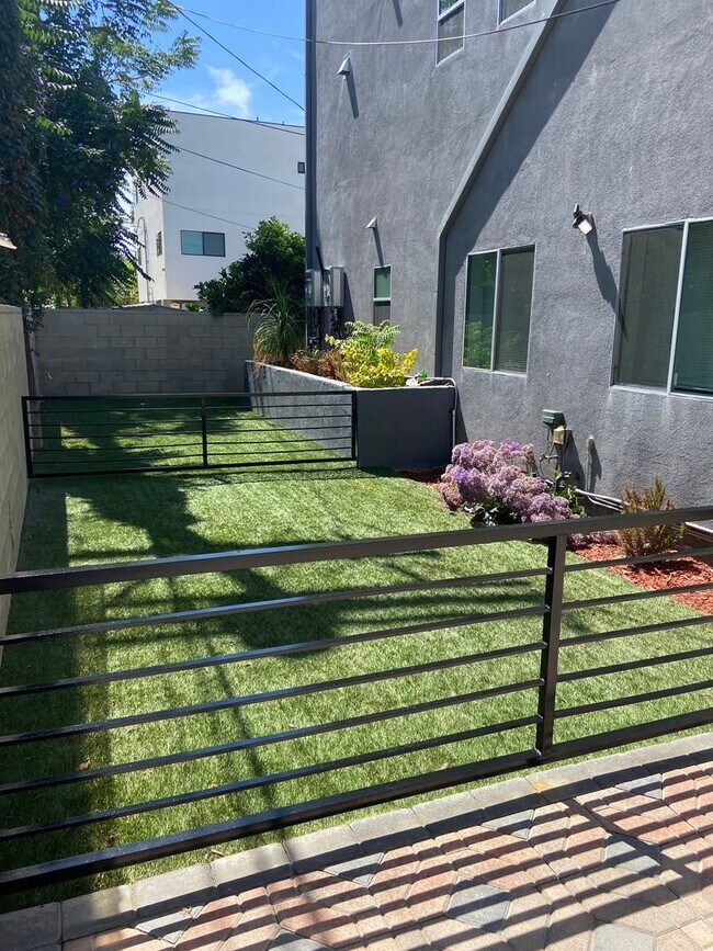 Building Photo - 11514 Emelita St
