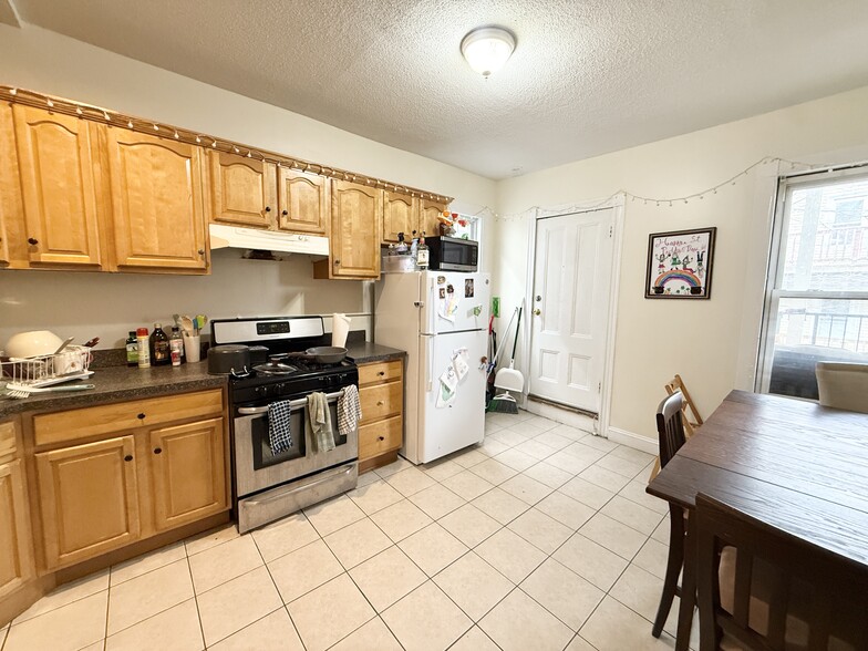 Building Photo - 55 Hillside St