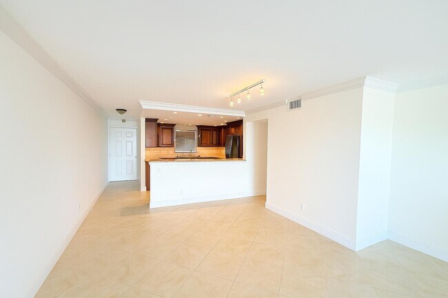 Building Photo - 1160 Hillsboro Mile