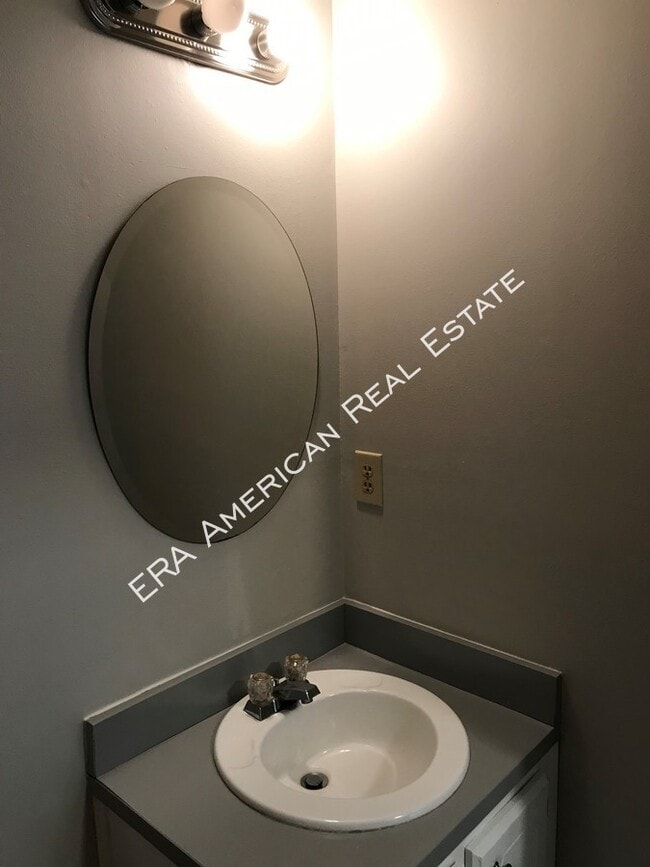 Building Photo - 571 Woodlow Rd