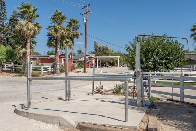 Building Photo - 8451 Roseland Ave
