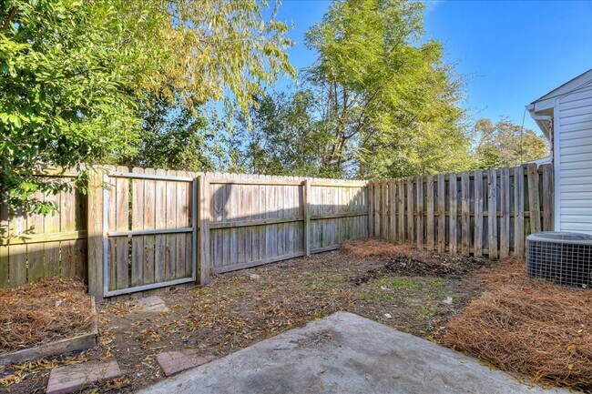 Building Photo - 1531 Abby Way