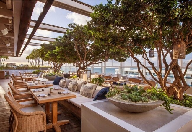 Building Photo - 2301 Collins Ave