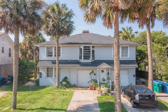 Building Photo - 215 Oleander St