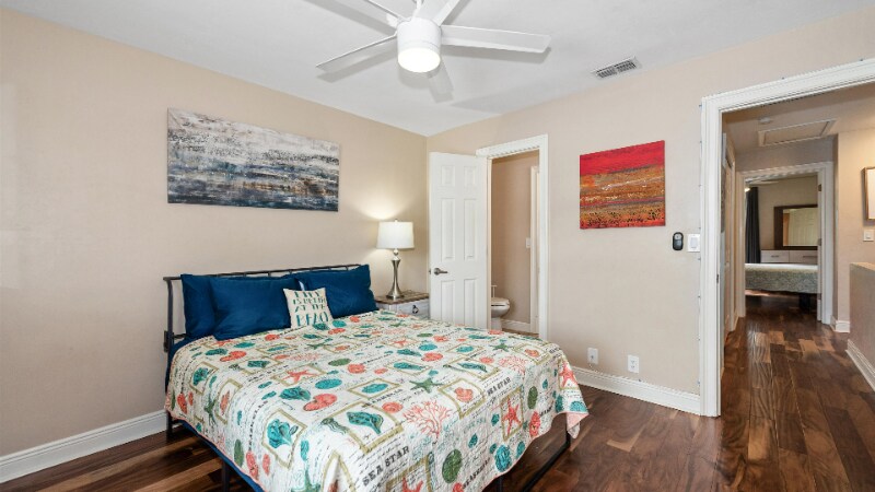 Building Photo - 6132 Lakefront Dr