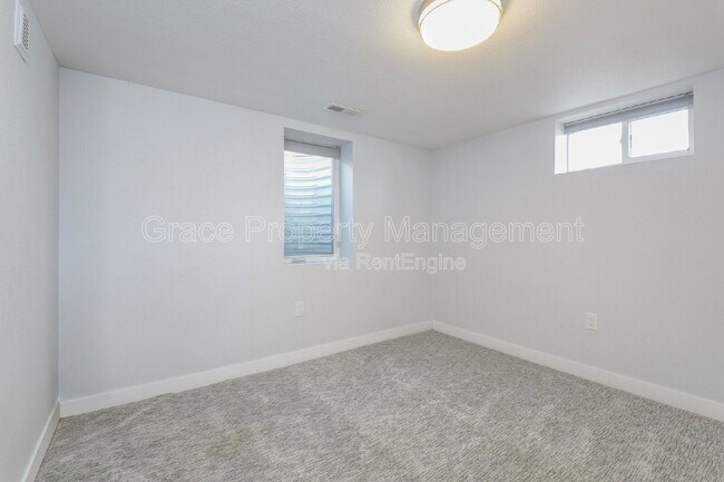 Building Photo - 322 N Raleigh St