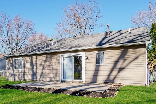 Building Photo - 5761 Ricardo Dr