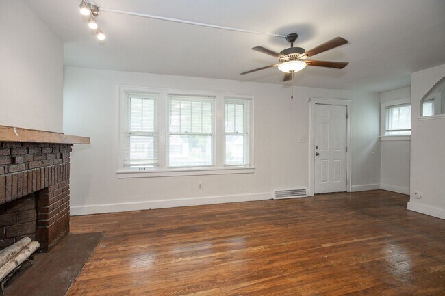 Building Photo - 3 Bedroom/2 bath Single House!! Euclid!!!