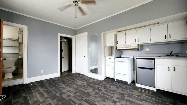 Building Photo - 1113/1115 Lincolnway west