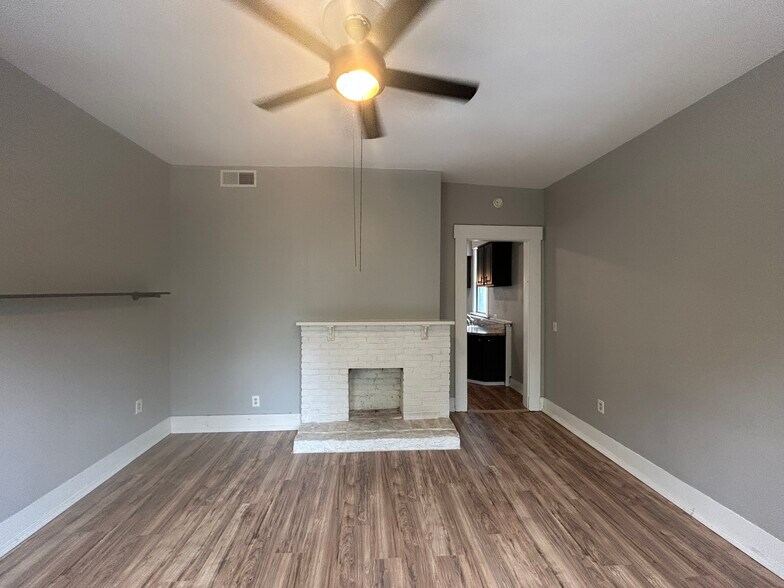 Living room - 3049 Riverside Dr
