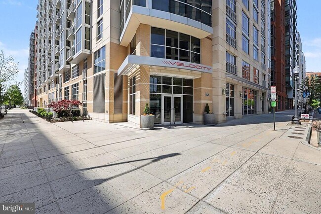 Building Photo - 1025 1st St SE