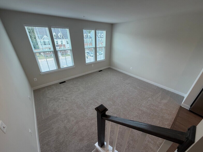 Building Photo - 145 Spring Gate Ln
