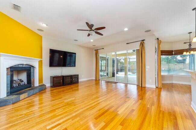 Building Photo - 425 Gallardo Cir